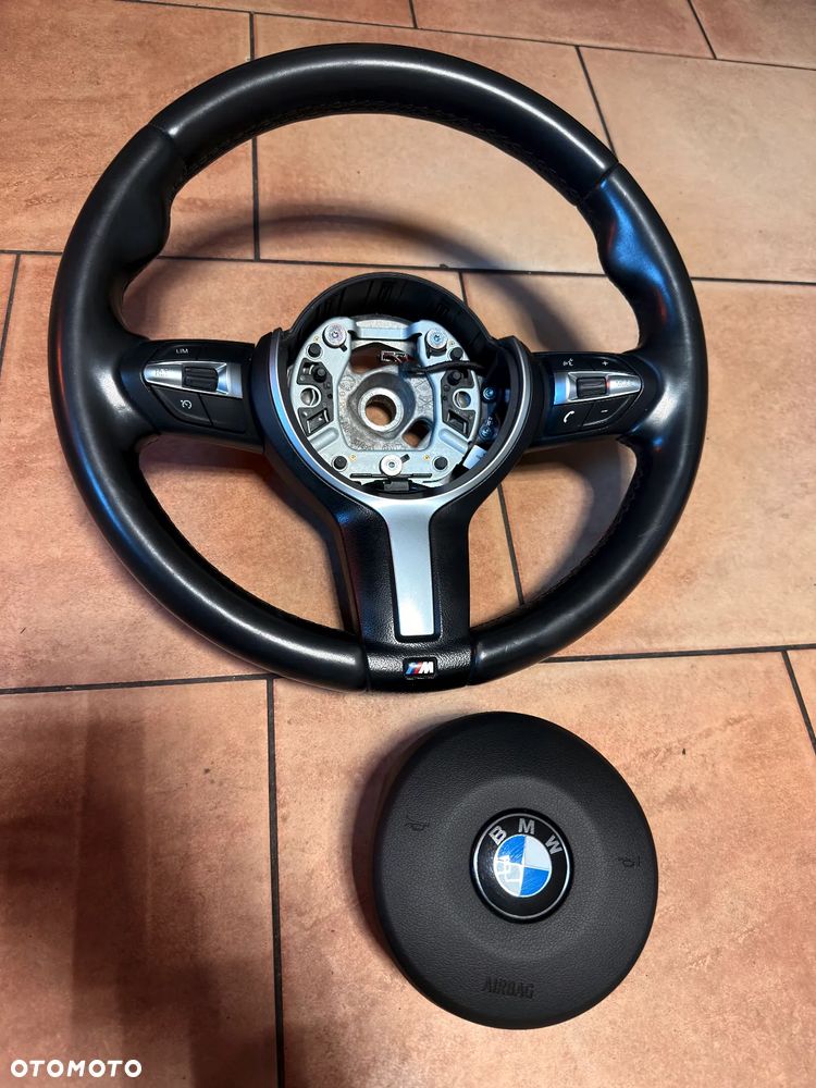 KIEROWNICA BMW F10 F11 MPAKIET WRAZ Z PODUSZKĄ KOMPLET NIE GRZANA - 1