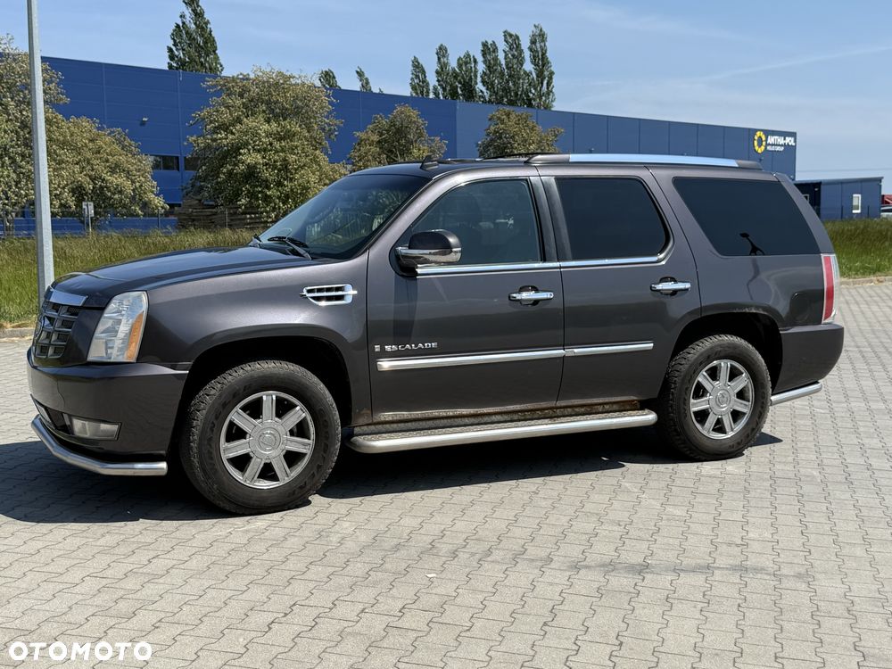 Cadillac Escalade - 2