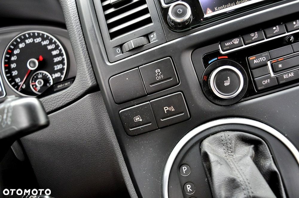 Volkswagen Multivan - 32