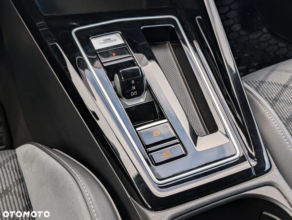 Volkswagen Golf 1.5 eTSI OPF DSG R-Line - 16