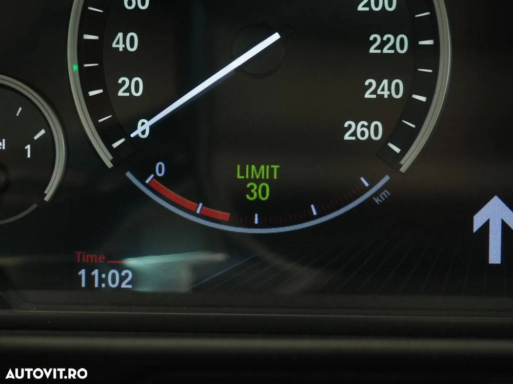 BMW Seria 5 520d Sport-Aut. - 33