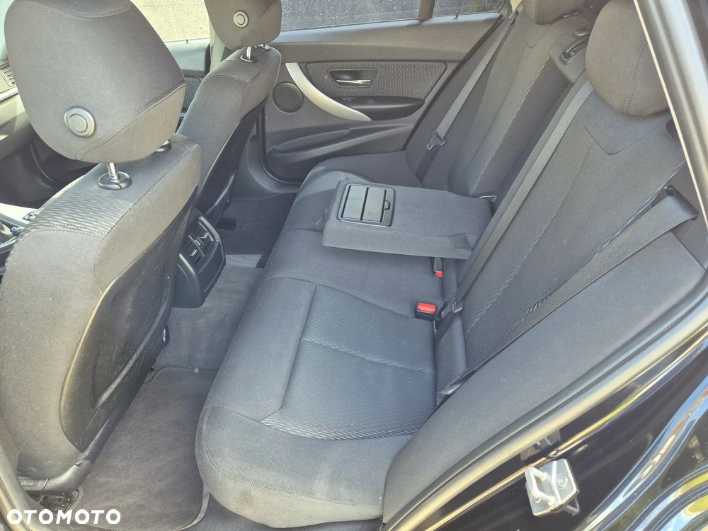 BMW Seria 3 318d DPF Edition Lifestyle - 12