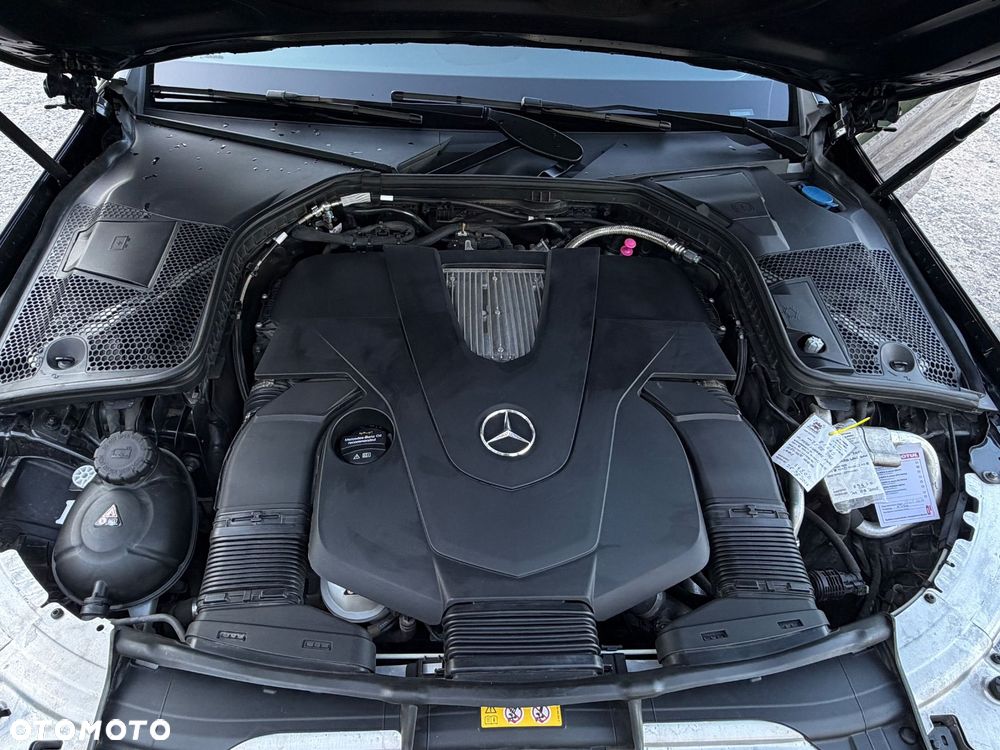 Mercedes-Benz Klasa C 400 4-Matic 9G-TRONIC - 25