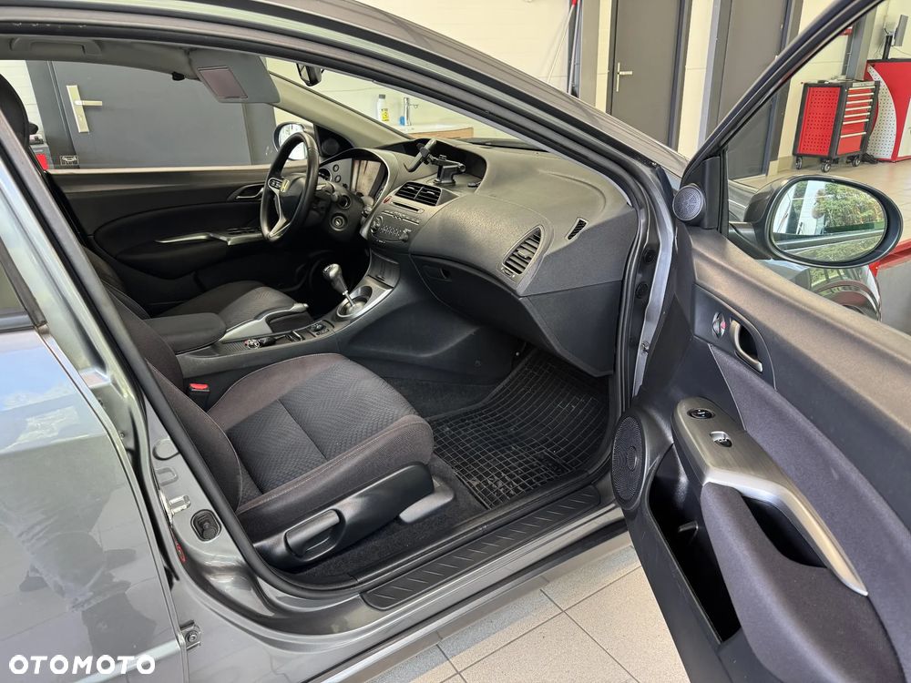 Honda Civic 1.8 Executive - 11