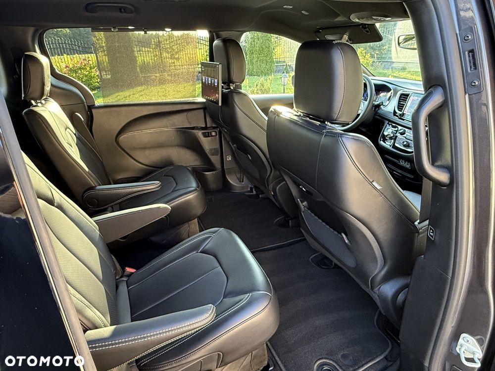 Chrysler Pacifica - 32