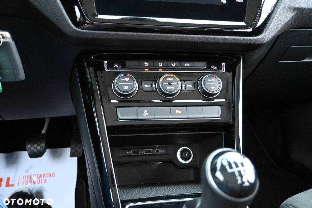 Volkswagen Touran 2.0 TDI SCR Highline - 34