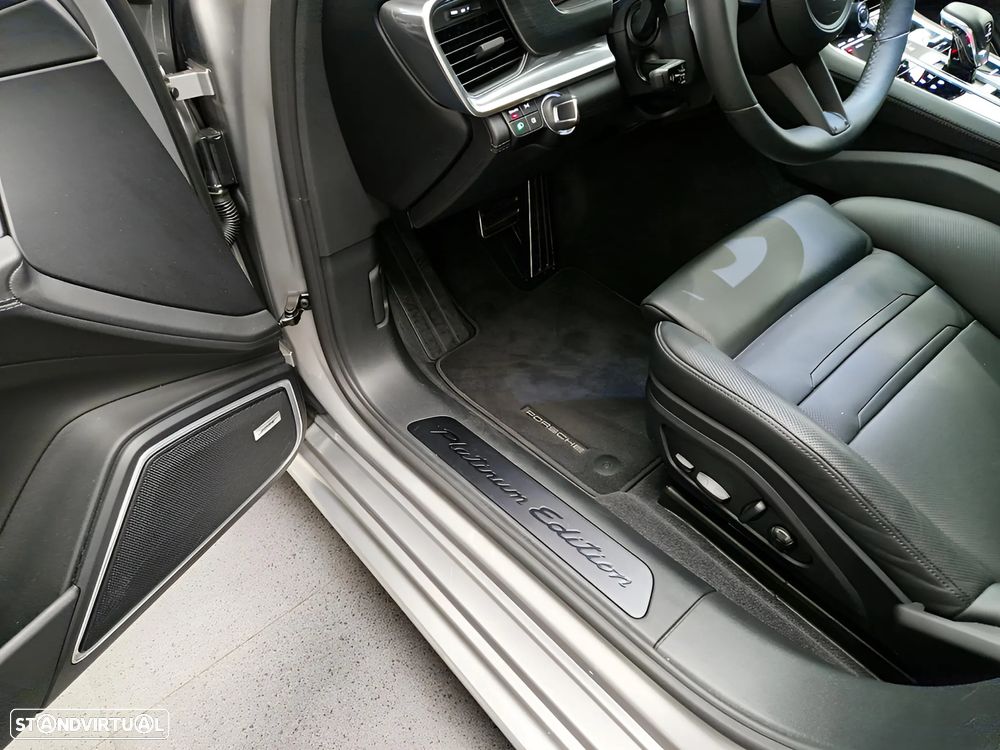 Porsche Panamera Sport Turismo 4 E-Hybrid Platinum Edition PDLS - 25