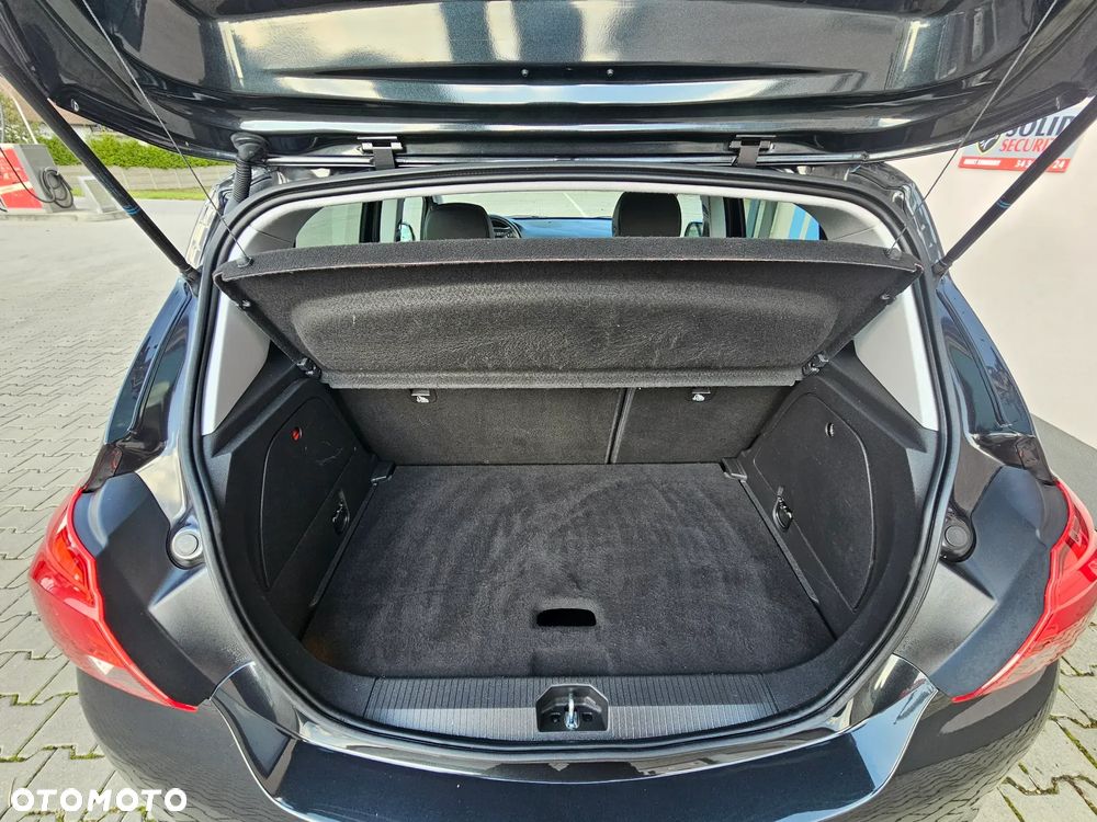 Opel Corsa 1.4 16V Cosmo - 25