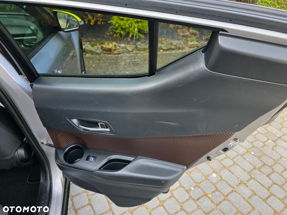Toyota C-HR 1.8 Hybrid Neon Lime powered by JBL - 18