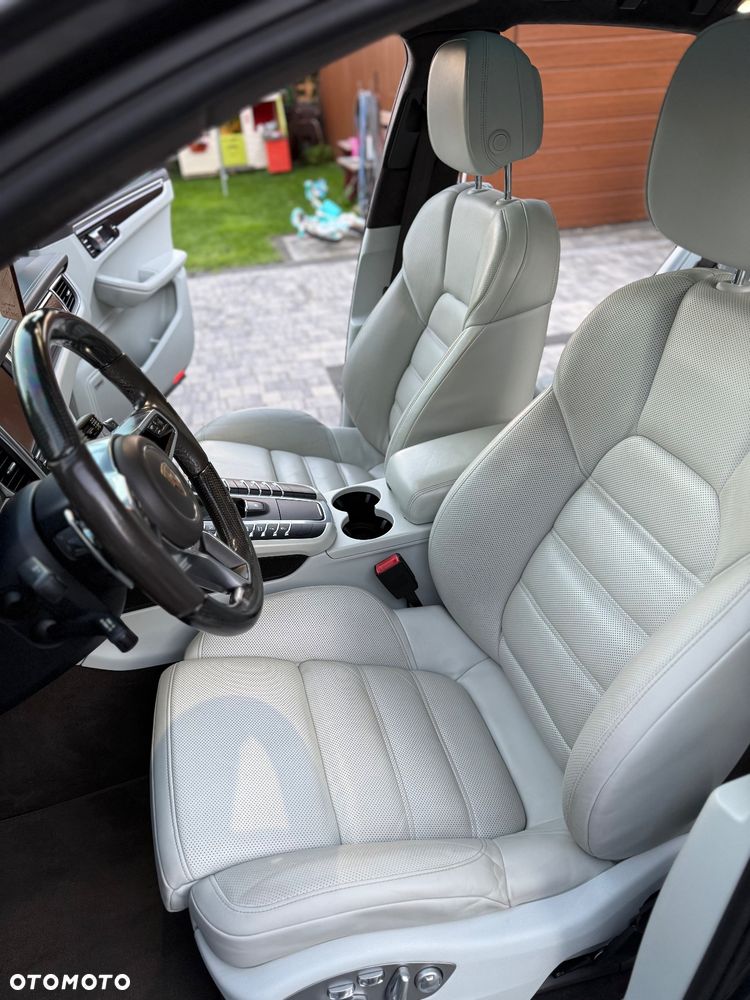 Porsche Macan Turbo PDK - 16