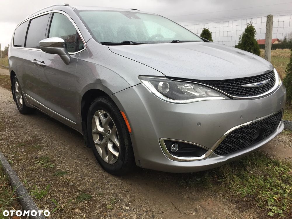 Chrysler Pacifica - 2