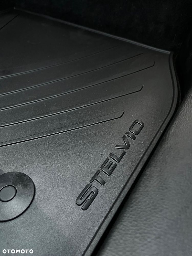 Alfa Romeo Stelvio 2.0 Turbo TI Q4 - 14