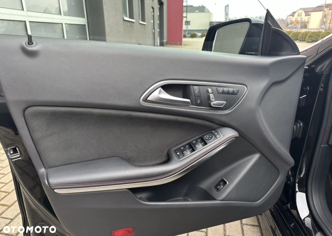 Mercedes-Benz CLA 200 7G-DCT AMG Line - 17