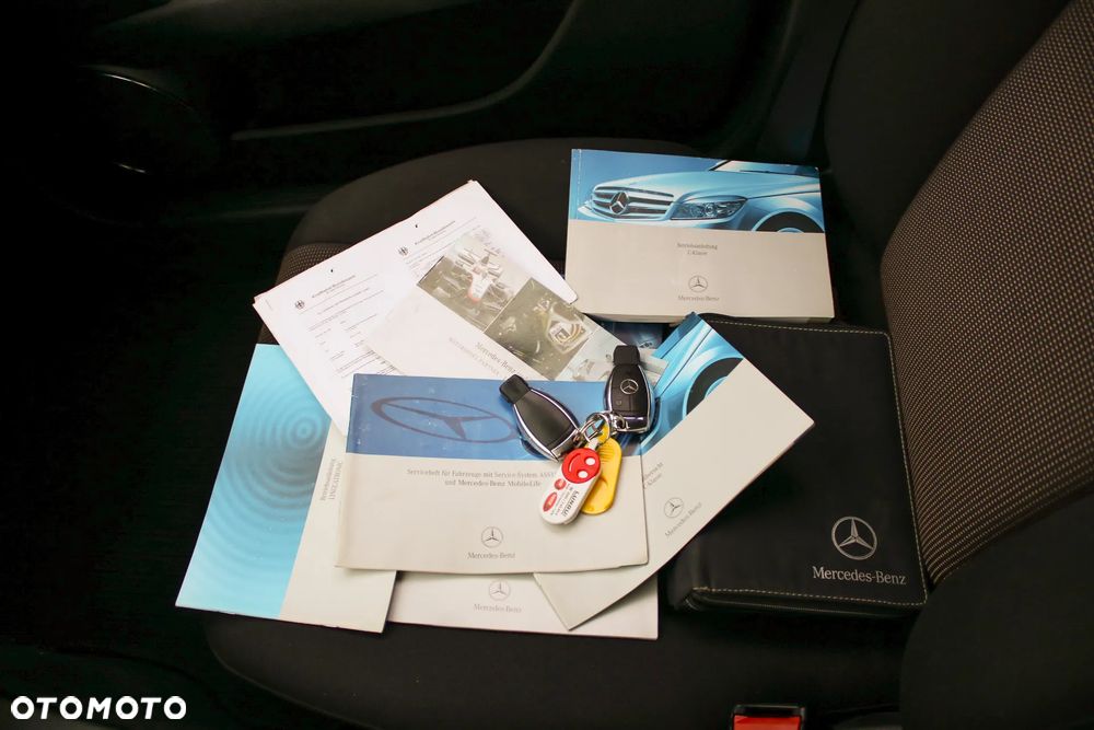 Mercedes-Benz Klasa C 220 CDI Elegance - 39