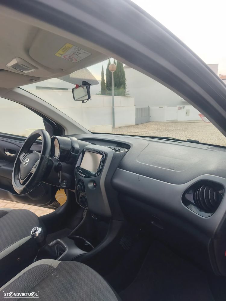 Toyota Aygo 1.0 X-Play - 9