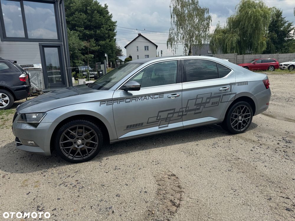 Skoda Superb 2.0 TDI DSG Sportline - 2