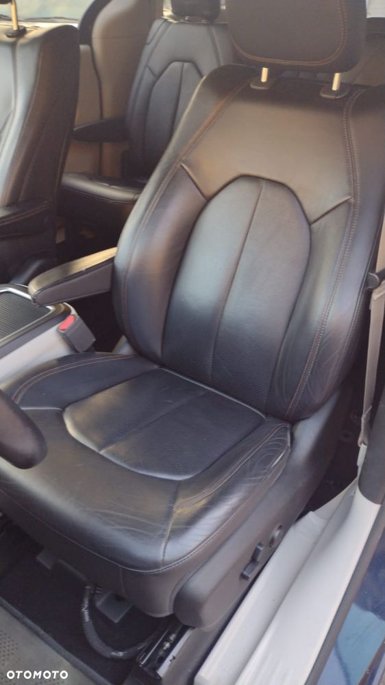 Chrysler Pacifica - 13