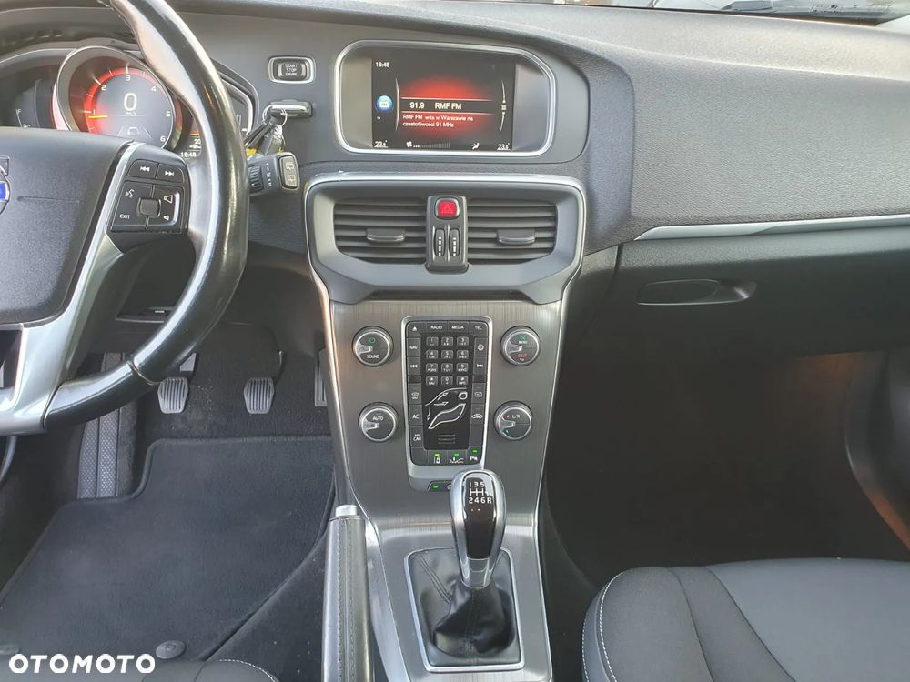 Volvo V40 D4 Drive-E Momentum - 28