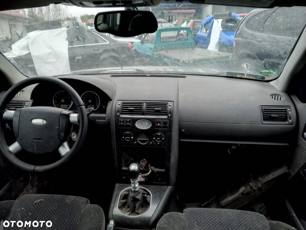 Ford Mondeo Mk.3 (00-03r.) 1.8B 125KM. Silnik CHBA, CHBB Skrzynia MTX 75 lakier Stardust Silver (metalic) . Cały na części GWARANCJA !!!  Przód Tył Zestaw Komplet Drzwi Klapa Zderzak Błotnik Maska Grill Atrapa Szyba Pas Lampa Lusterko Boczki Fotel Kanapa Kokpit Deska Rozdzielcza Przełącznik Włącznik Sterownik Przewody Wiązka Instalacja Moduł Komputer Czujnik Listwa Pompa Alternator Wtryski Głowica Rozrusznik Kompresor Sprzęgło Dwumas Silnik Skrzynia ABS Klimatyzacji Paliwa Wspomagania Kolektor Turbina Przepustnica Zawór Chłodnica Koło Hak Belka Sanki Zawieszenie Mcpherson Półoś Amortyzator Wydech Tłumik Zacisk Most - 36