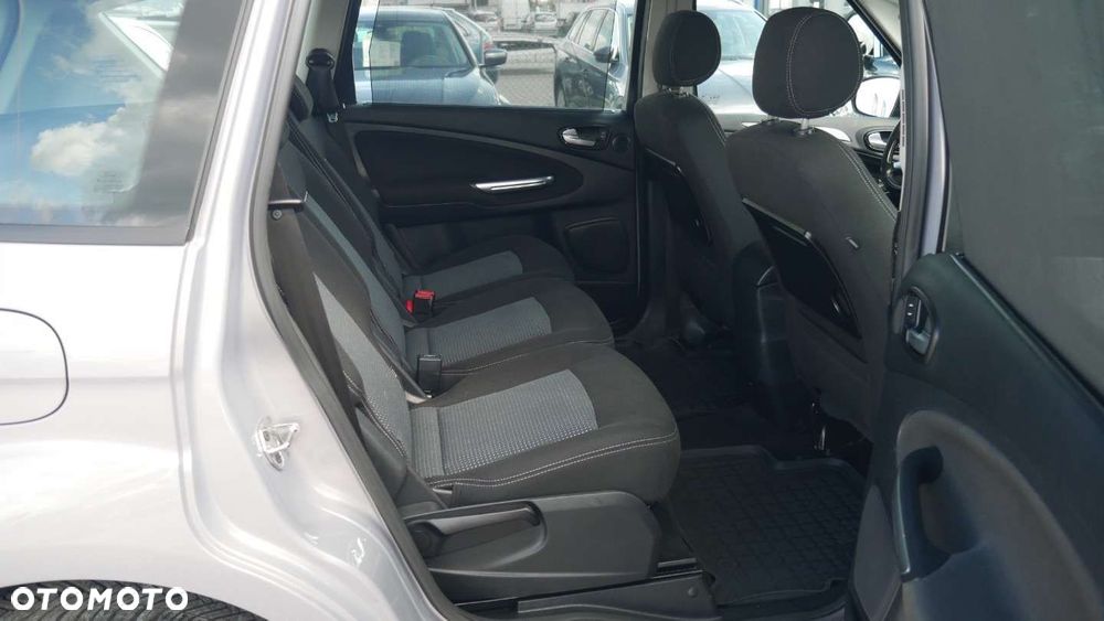 Ford S-Max - 12