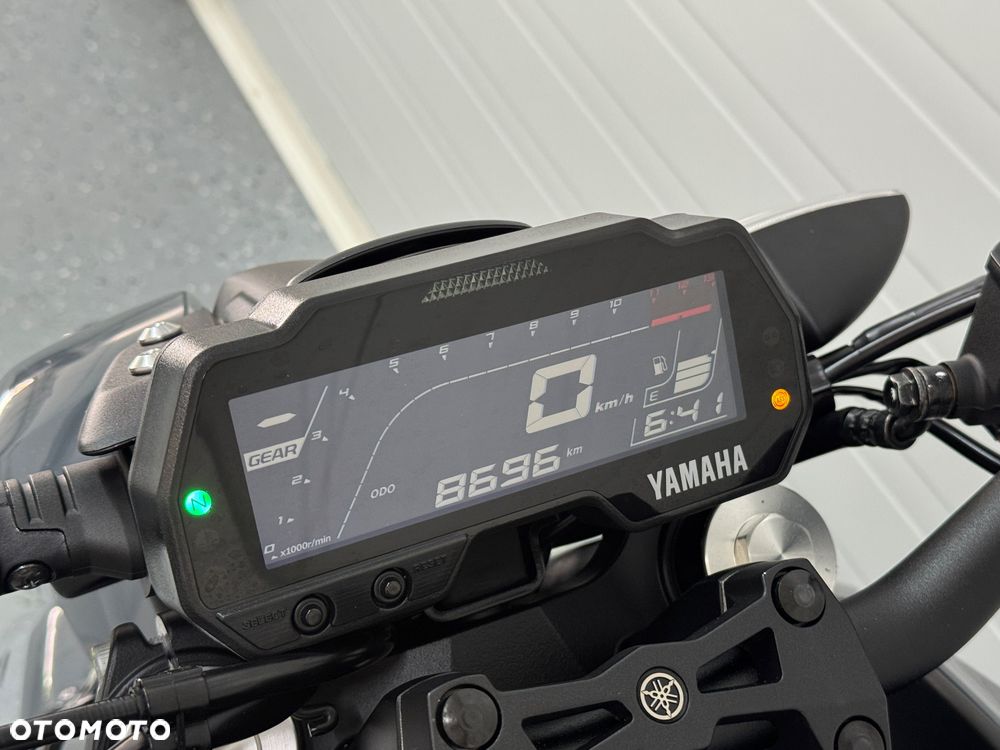 Yamaha MT - 27