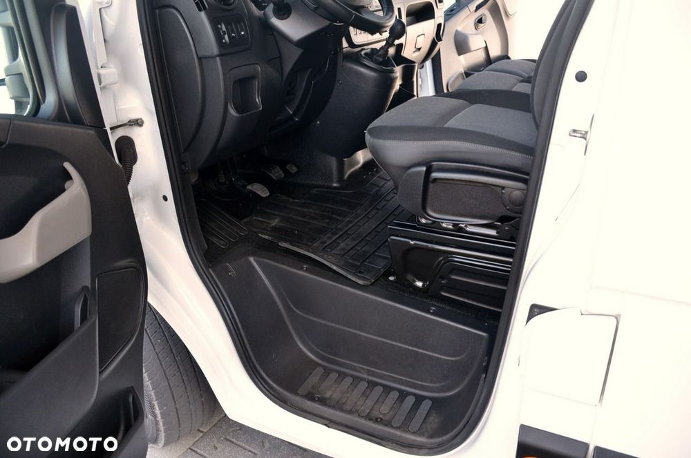 Nissan NV 400 - 21