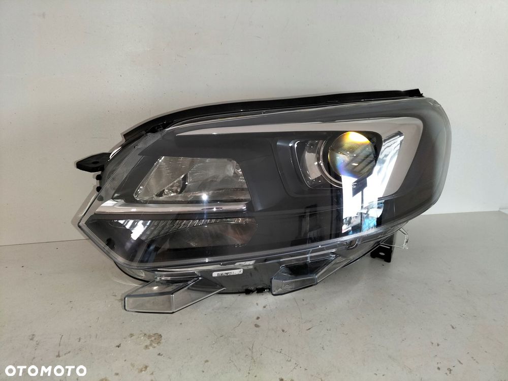 lampa przednia reflektor lewa opel zafira d 19- vivaro c 19- xenon - 2