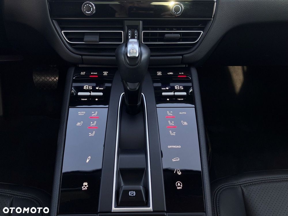 Porsche Macan T - 37