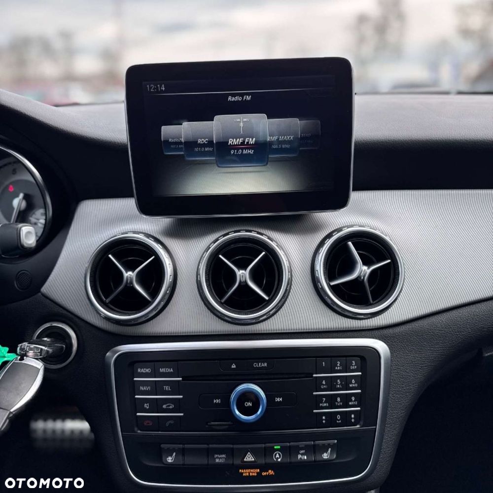 Mercedes-Benz GLA - 27