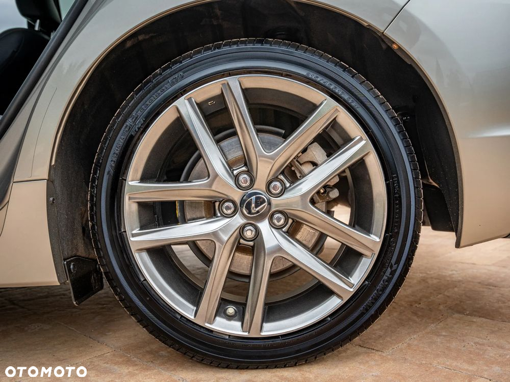 Lexus CT 200h F Sport Edition - 12