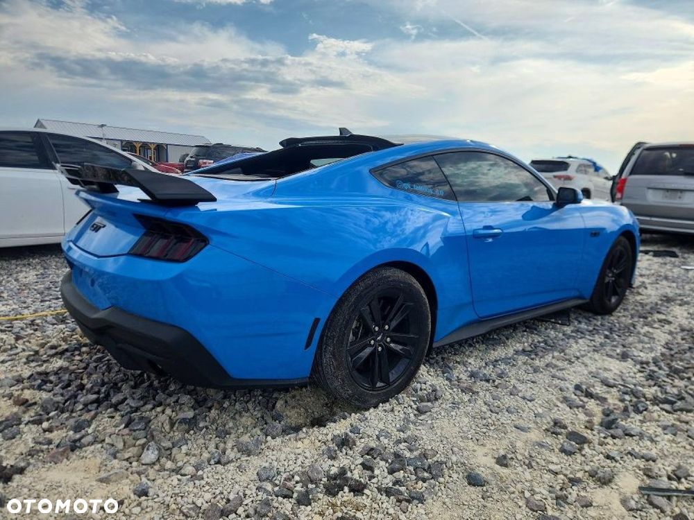 Ford Mustang - 4