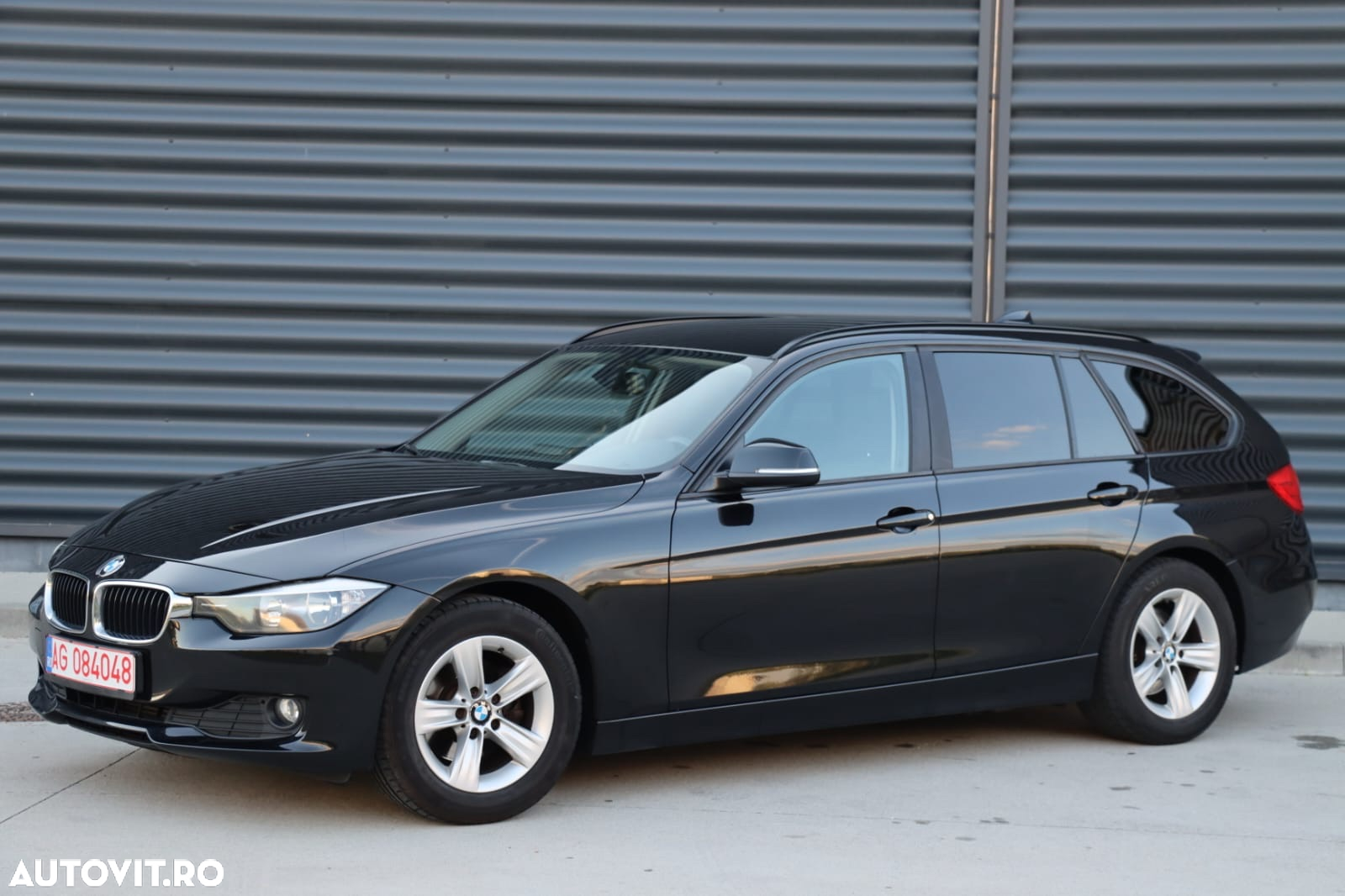 BMW Seria 3 318d DPF Touring Aut. - 13