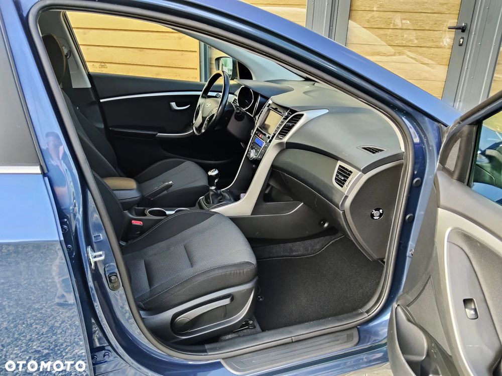 Hyundai i30 blue 1.6 CRDi Premium - 20
