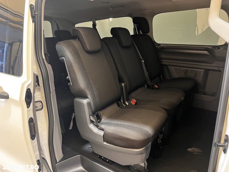Volkswagen Caravelle - 16