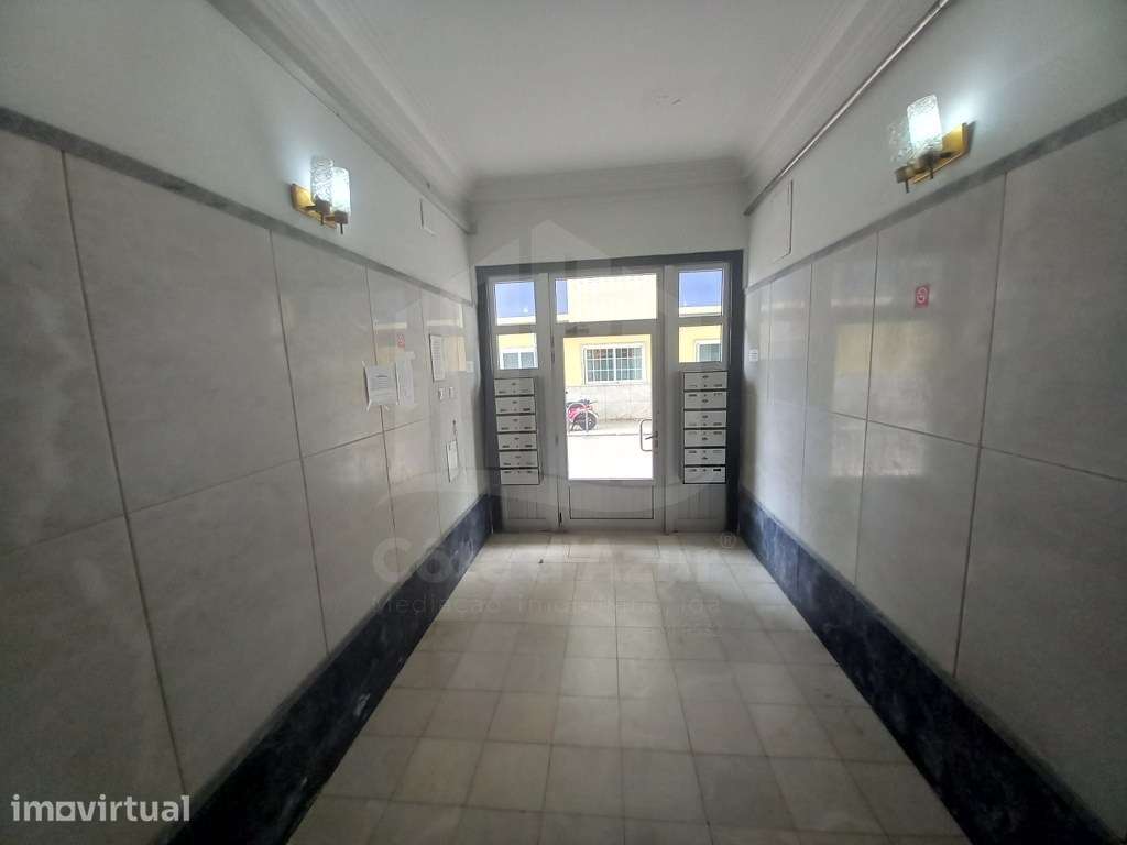 Excelente Apartamento T4 localizado junto à Base Naval do Alfeite - Grande imagem: 2/40