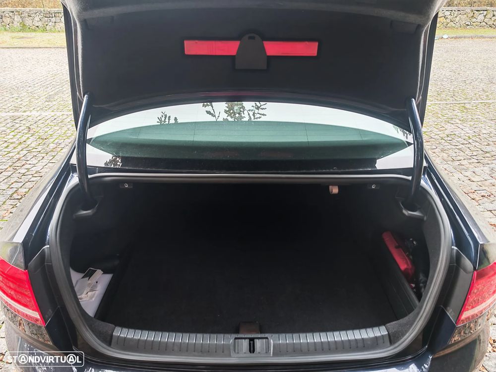 VW Passat 1.6 TDI BlueMotion - 21