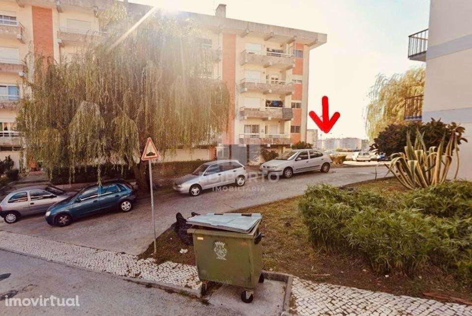 Garagem fechada com ponto de luz eletrica junto ao Intermarché de Tava - Grande imagem: 5/5