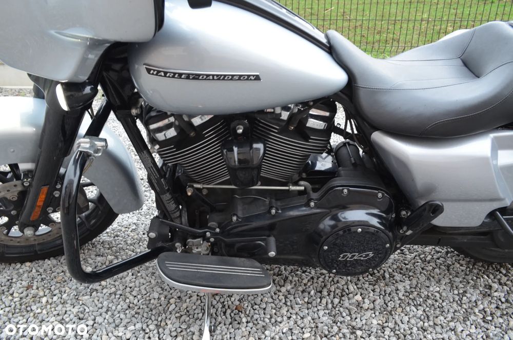 Harley-Davidson Touring Street Glide - 12