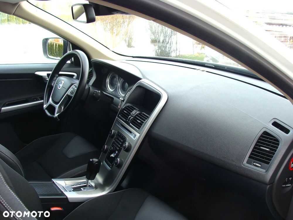 Volvo XC 60 D5 AWD Momentum - 8