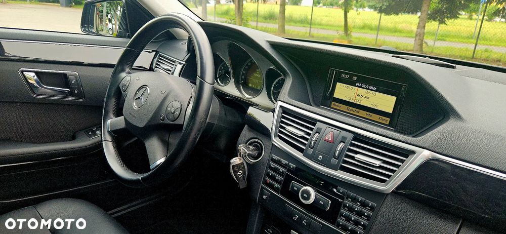 Mercedes-Benz Klasa E 200 CGI BlueEFFICIENCY 7G-TRONIC Avantgarde - 26