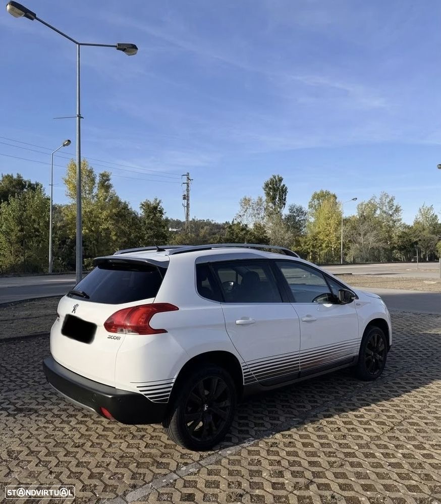 Peugeot 2008 PureTech 130 GPF Black Edition - 3