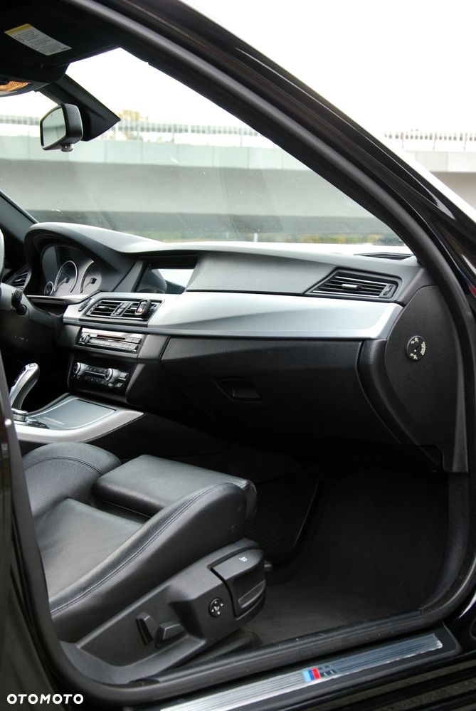 BMW Seria 5 525d xDrive - 10