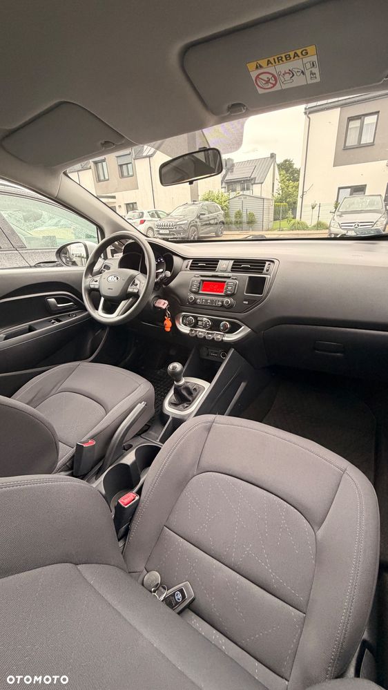 Kia Rio 1.2 L - 11