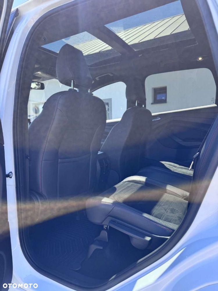 Ford Kuga - 32