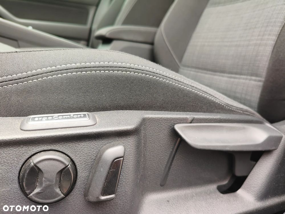 Volkswagen Passat 2.0 TDI EVO Business - 14