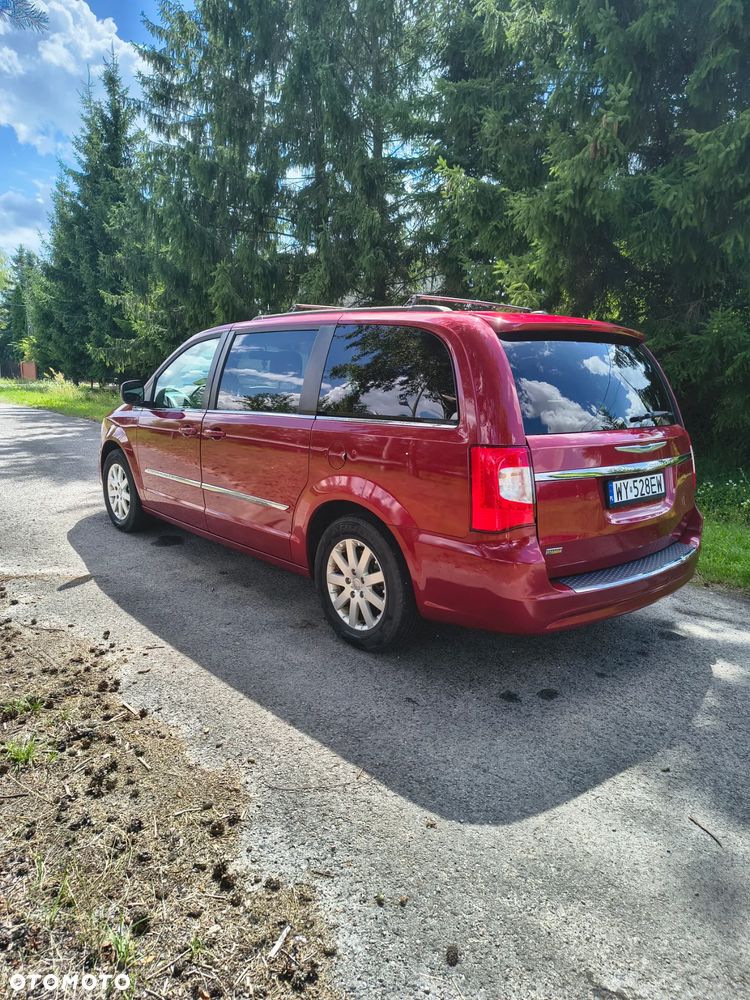 Chrysler Town & Country - 13