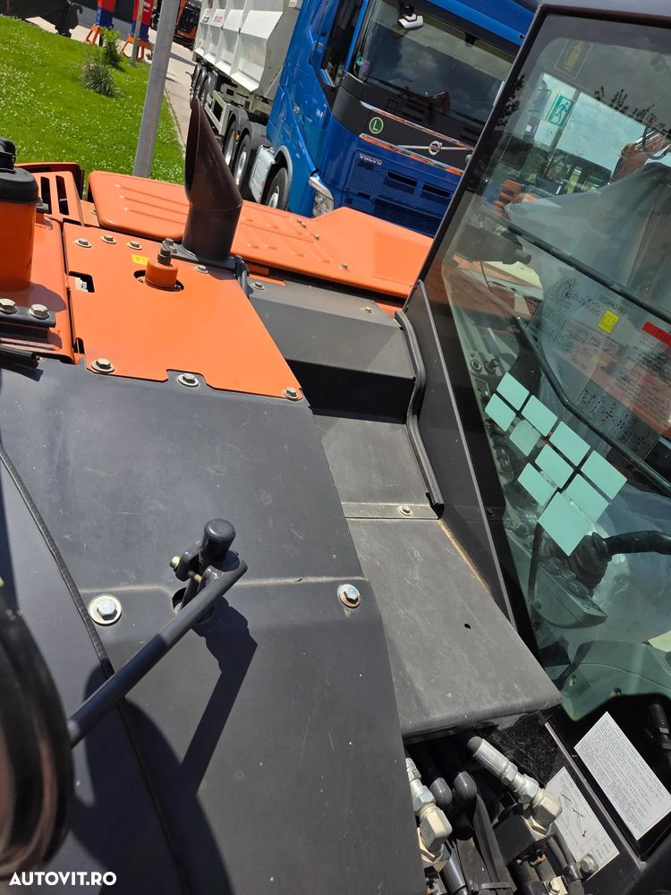 Hitachi ZX85-6, 2022, 2.491h, Masa operationala 8,6t, cupla rapida HIDRAULICA+3 CUPE NOI, senile paduri cauciuc, inst picon si inst rotire pe brate, ad sapare 5m, ridica 3,8t, aer cond, LAMA, STARE FOARTE BUNA, posibil leasing 4 ani-PROMOTIE 62.900 EUR+Tva - 27