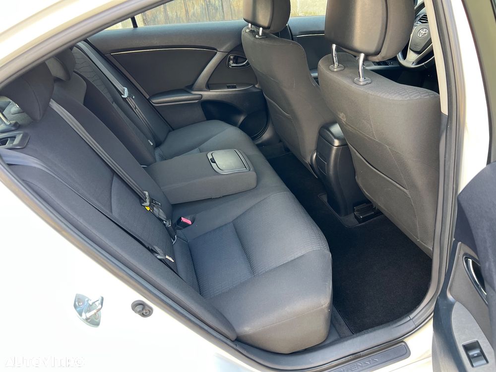 Toyota Avensis - 9