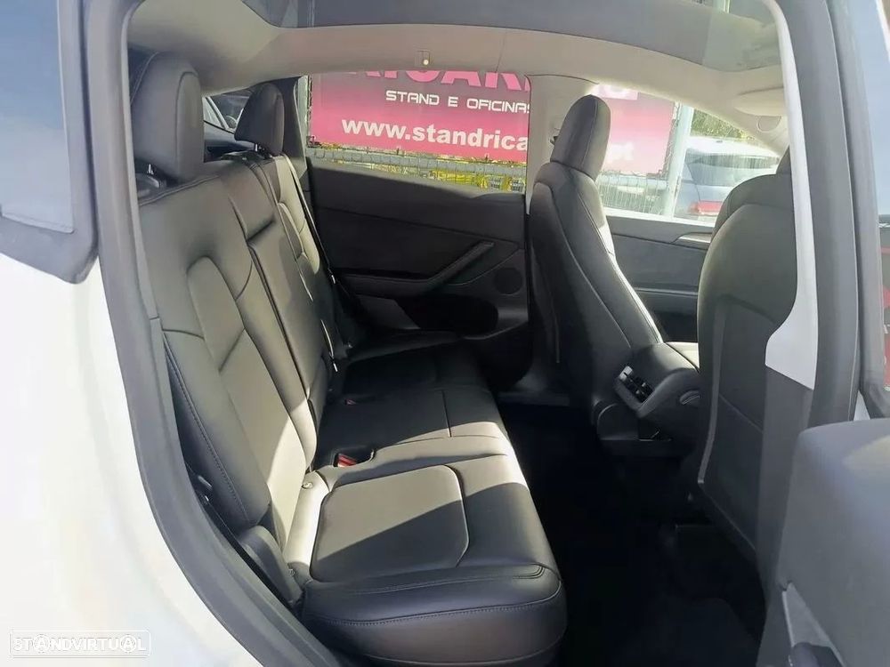 Tesla Model Y Long Range Dual Motor AWD - 12