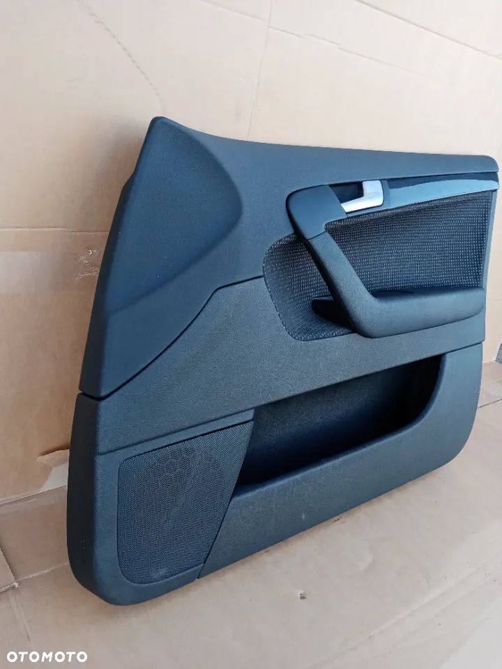 Boczek tapicerka drzwi prawy przód Audi A3 8P 5D 8P4867106 - 2